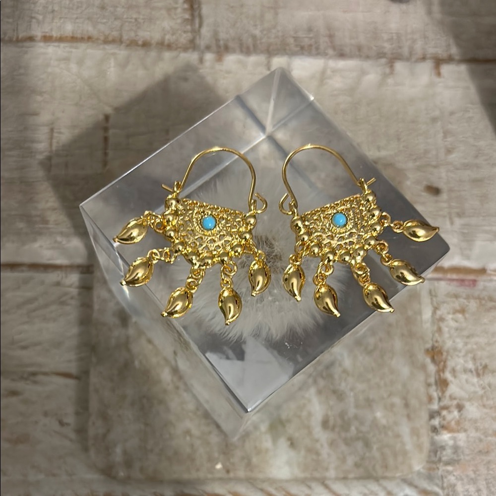 Elegant vintage gold and turquoise earrings